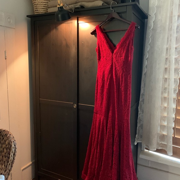 Lace dress - Picture 2 of 3